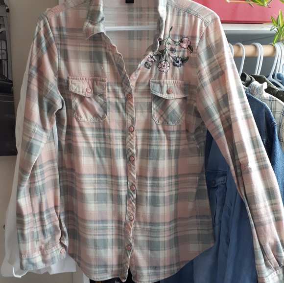 Flannel shirt - Picture 1 of 6